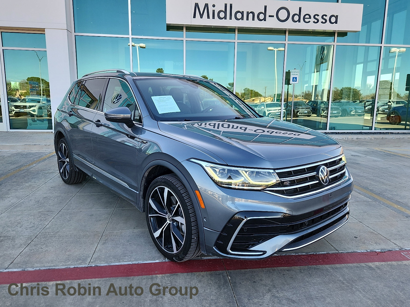 Used 2023 Volkswagen Tiguan SEL R-Line image 1