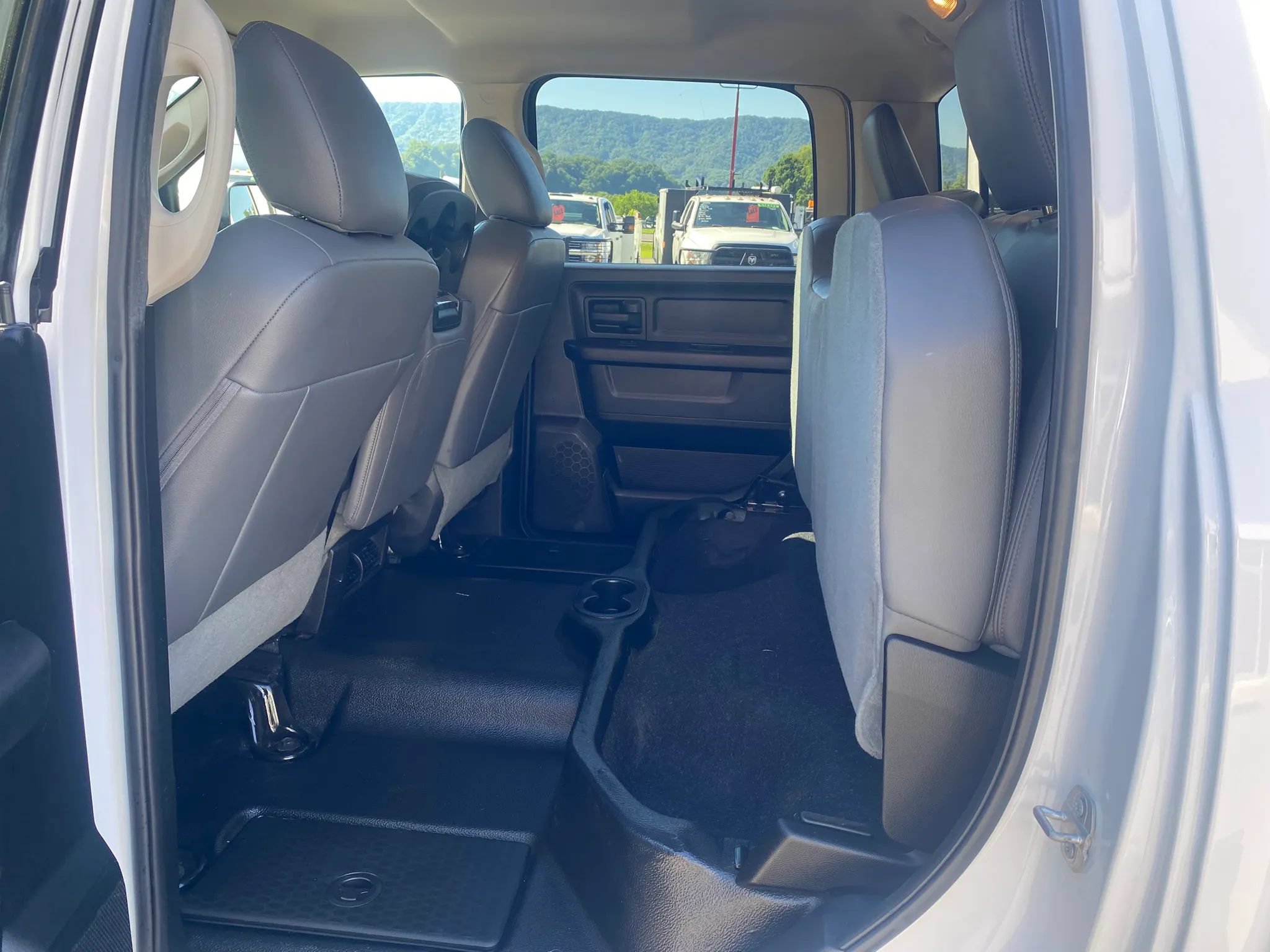 Used 2016 RAM 1500 ST AWD/4WD image 26
