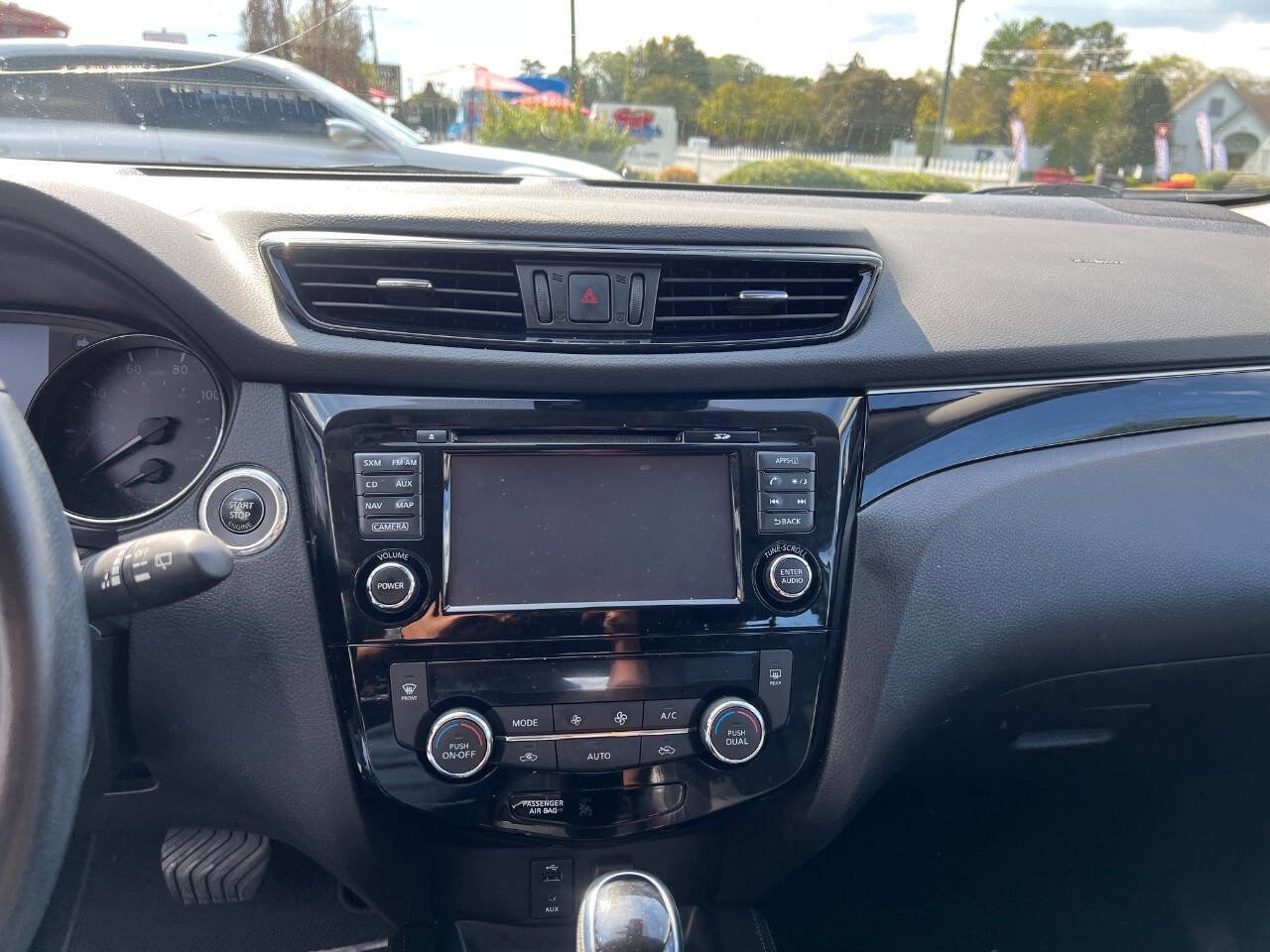 Used 2017 Nissan Rogue Sport SL w/ SL Premium Package image 18