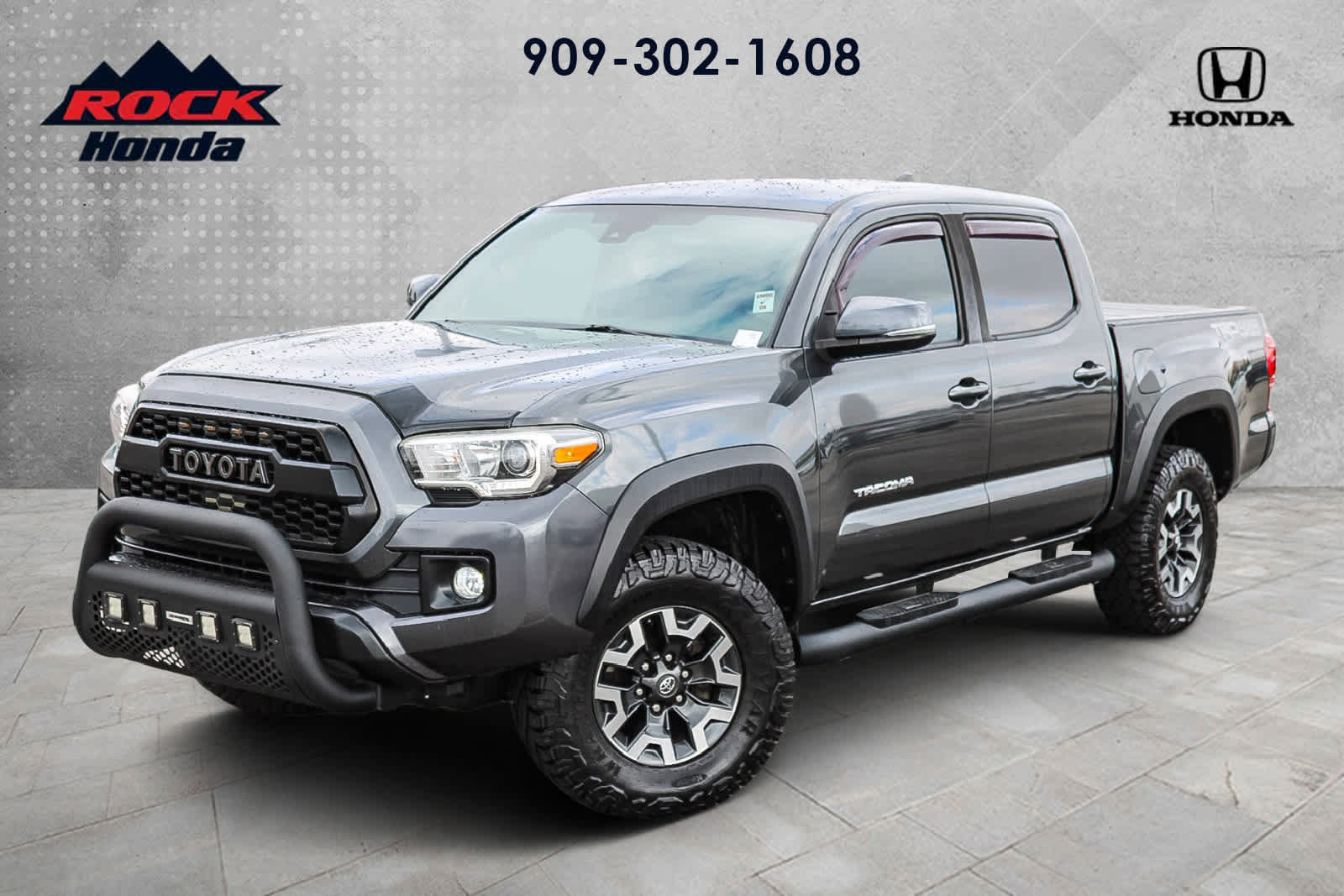 Used 2019 Toyota Tacoma TRD Off-Road AWD/4WD image 1