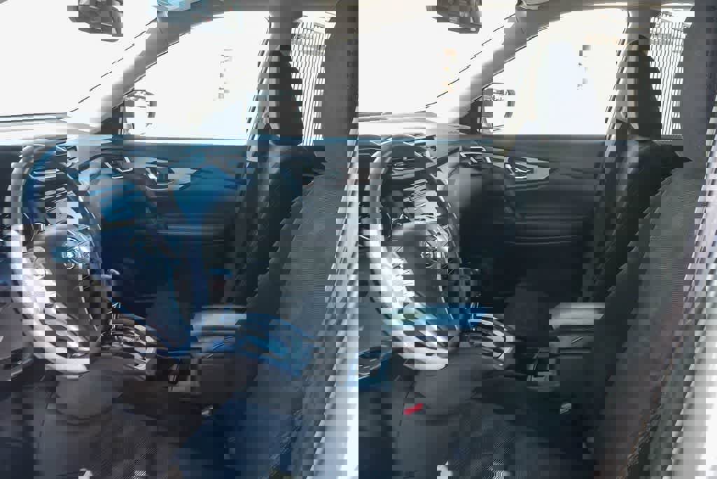 Used 2015 Nissan Rogue SV w/ SV Family Package FWD image 17