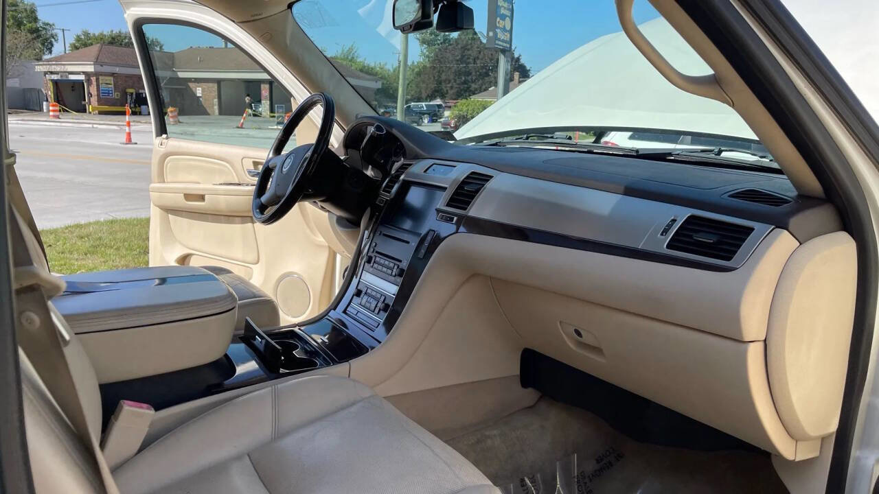Used 2007 Cadillac Escalade AWD w/ Information Package image 27