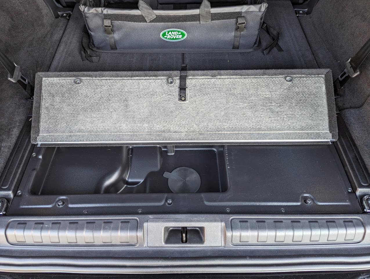Used 2024 Land Rover Discovery Dynamic SE image 44