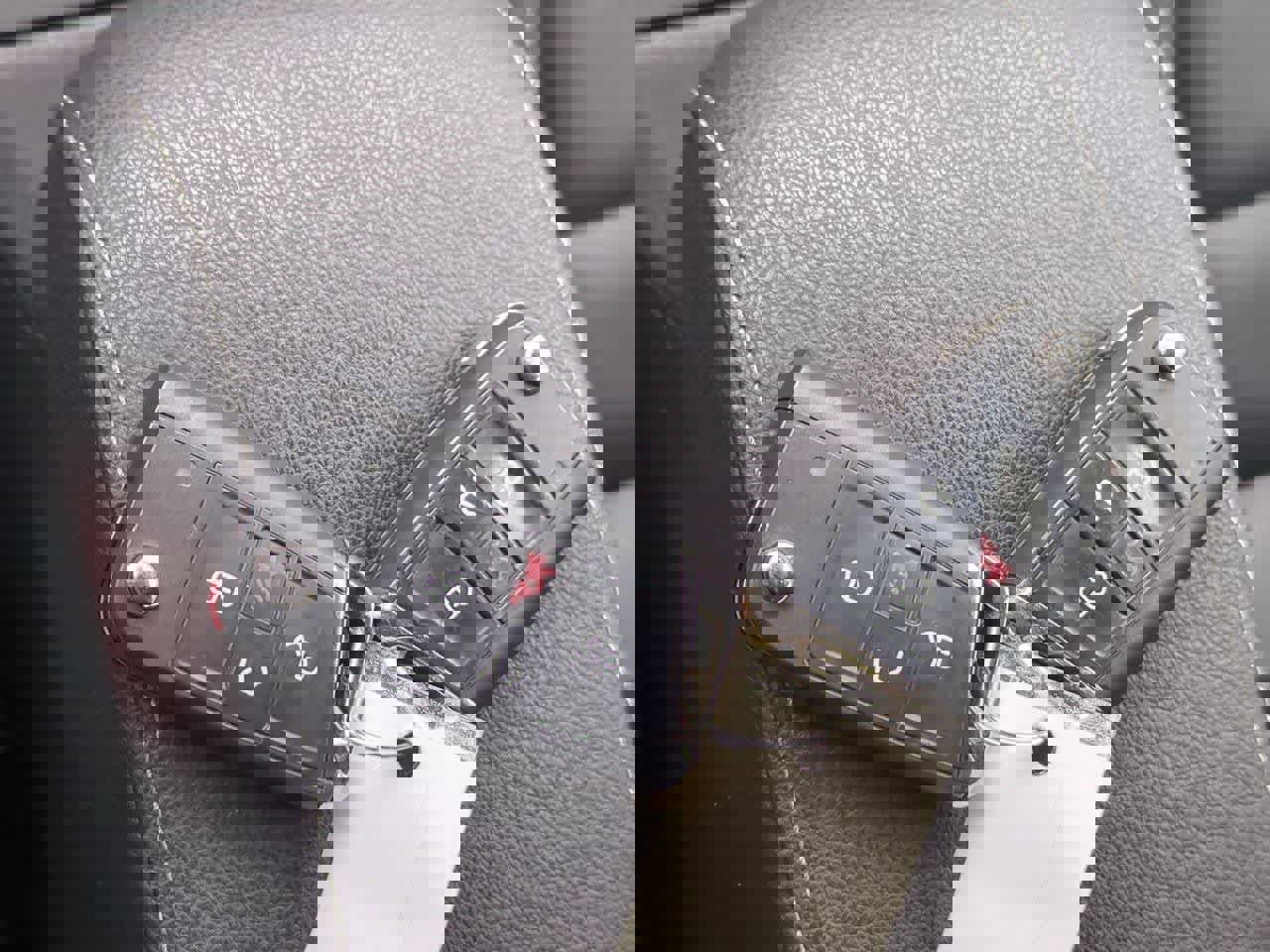 Used 2017 Volkswagen Golf R 4-Door image 34