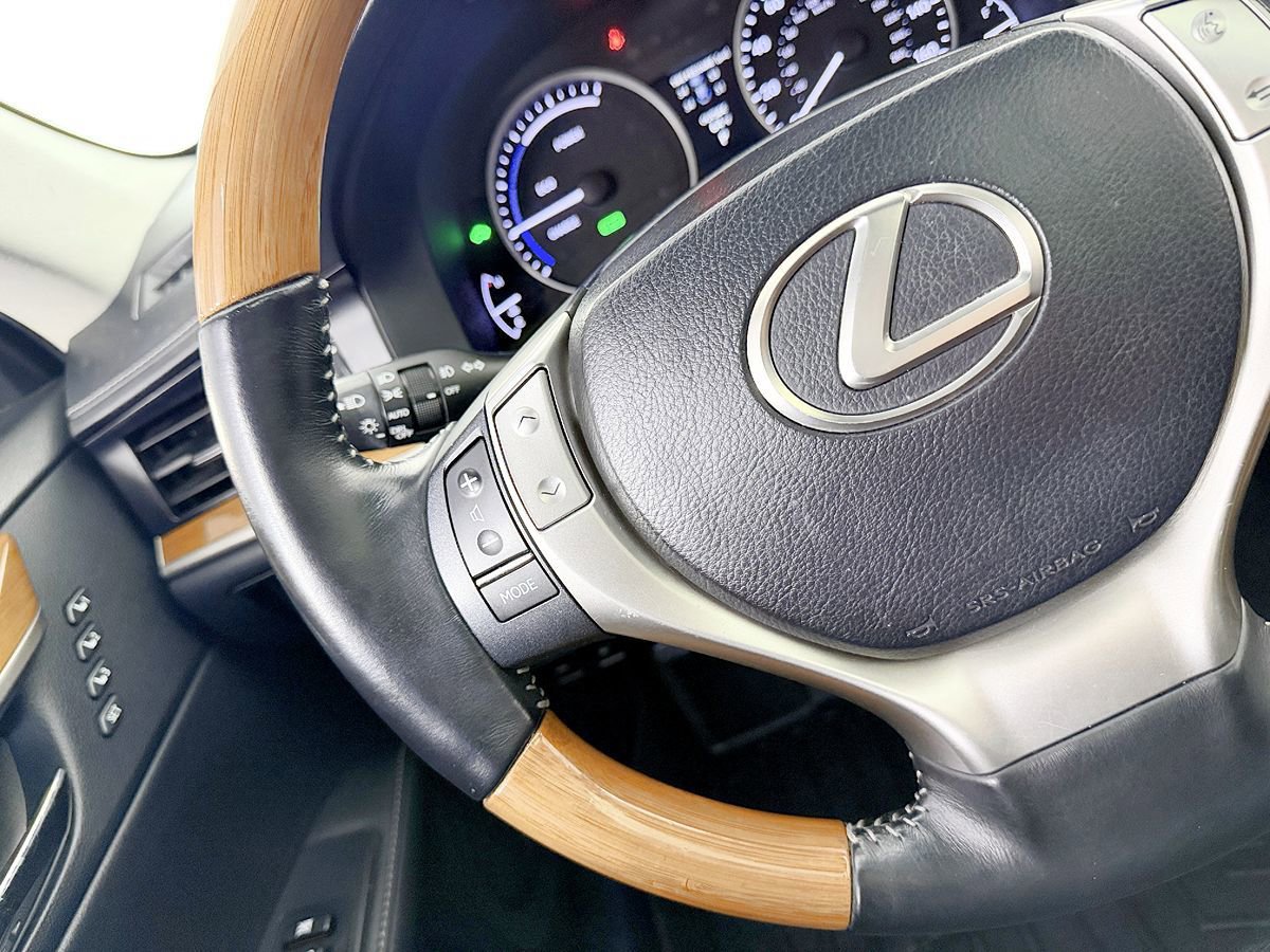 Used 2014 Lexus ES 300h w/ Luxury Package w/Bamboo Trim FWD image 59