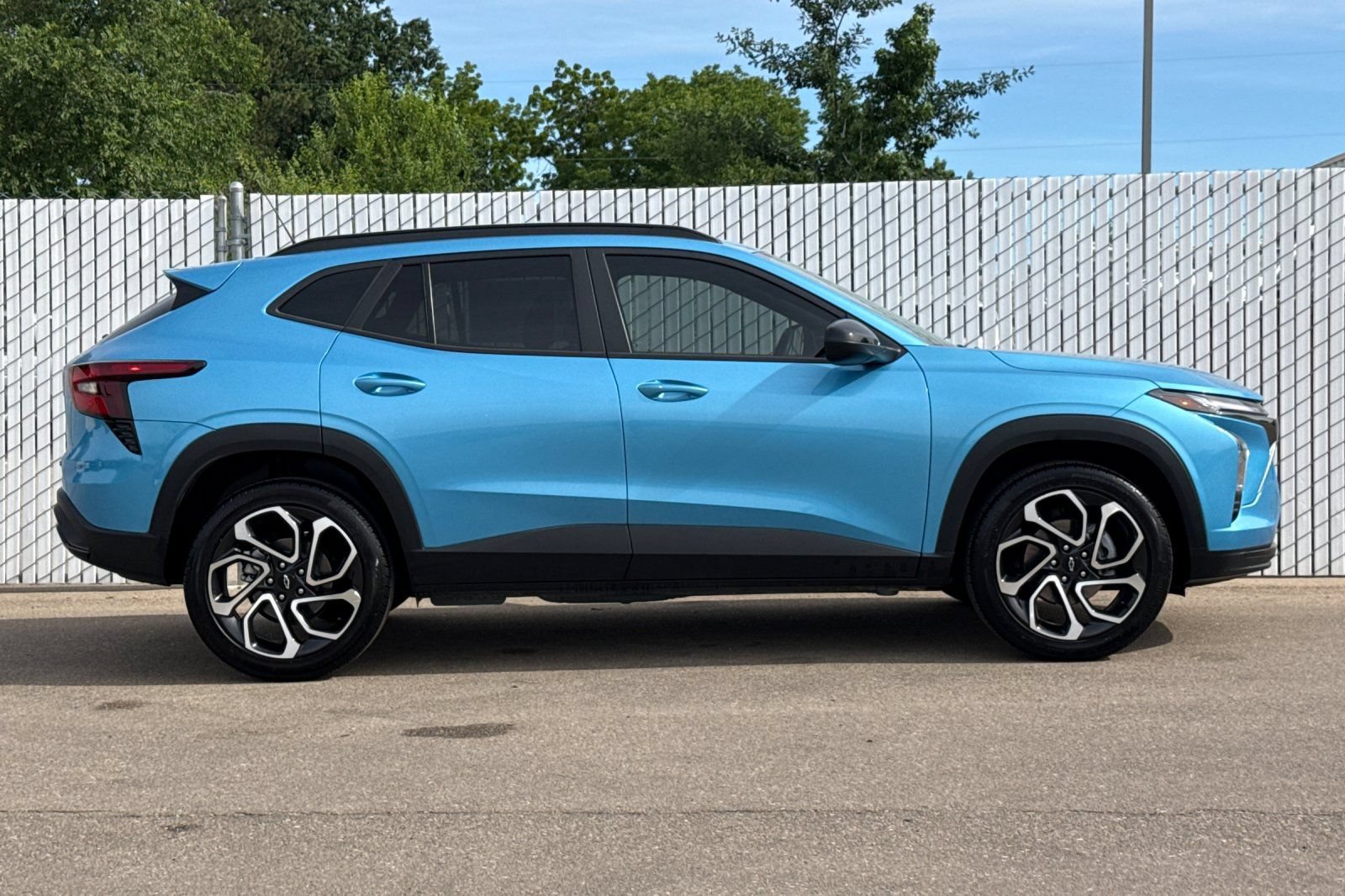 Certified 2025 Chevrolet Trax RS w/ Driver Confidence Package FWD image 3