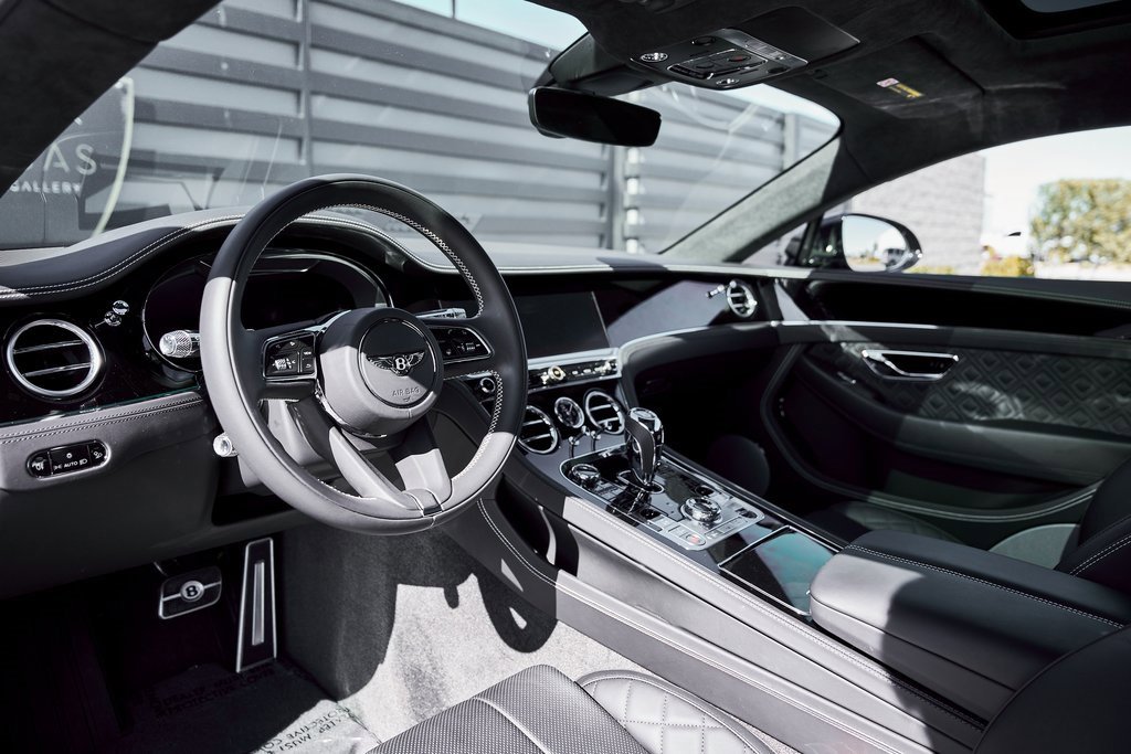 Used 2022 Bentley Continental GT image 2