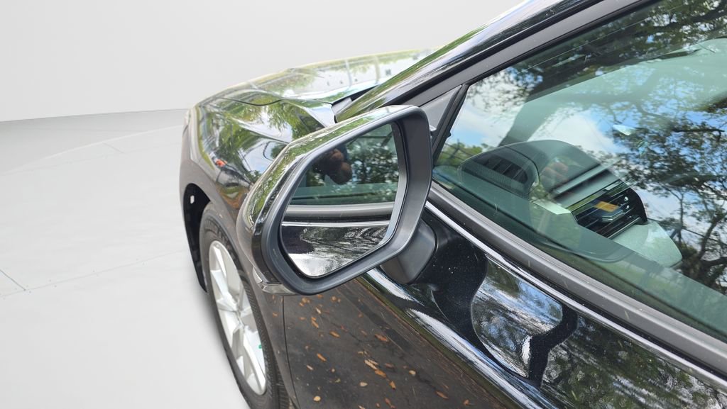 Used 2025 Toyota Camry LE w/ Convenience Package image 27