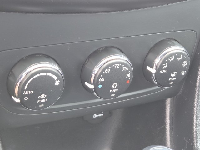 Used 2011 Dodge Avenger Heat FWD image 18