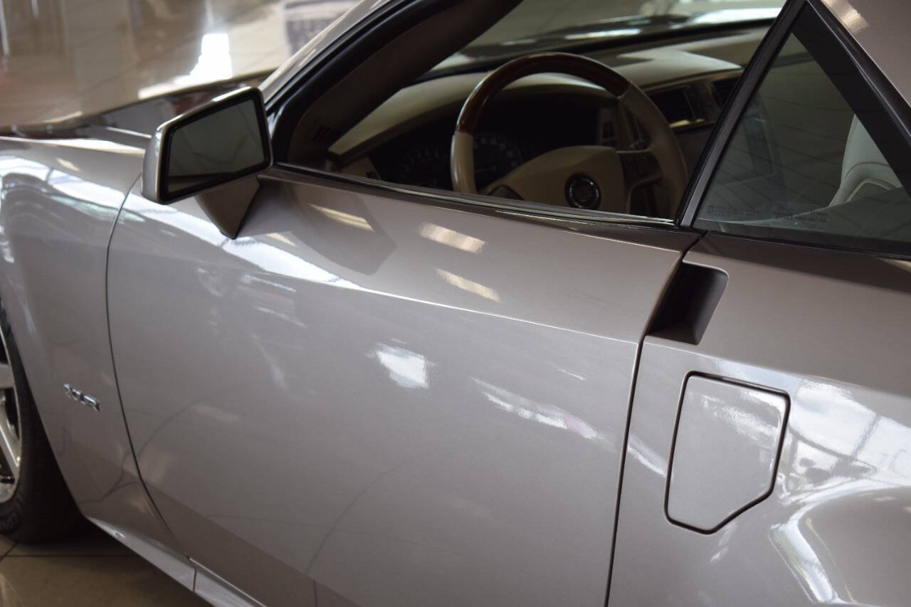 Used 2005 Cadillac XLR RWD image 36