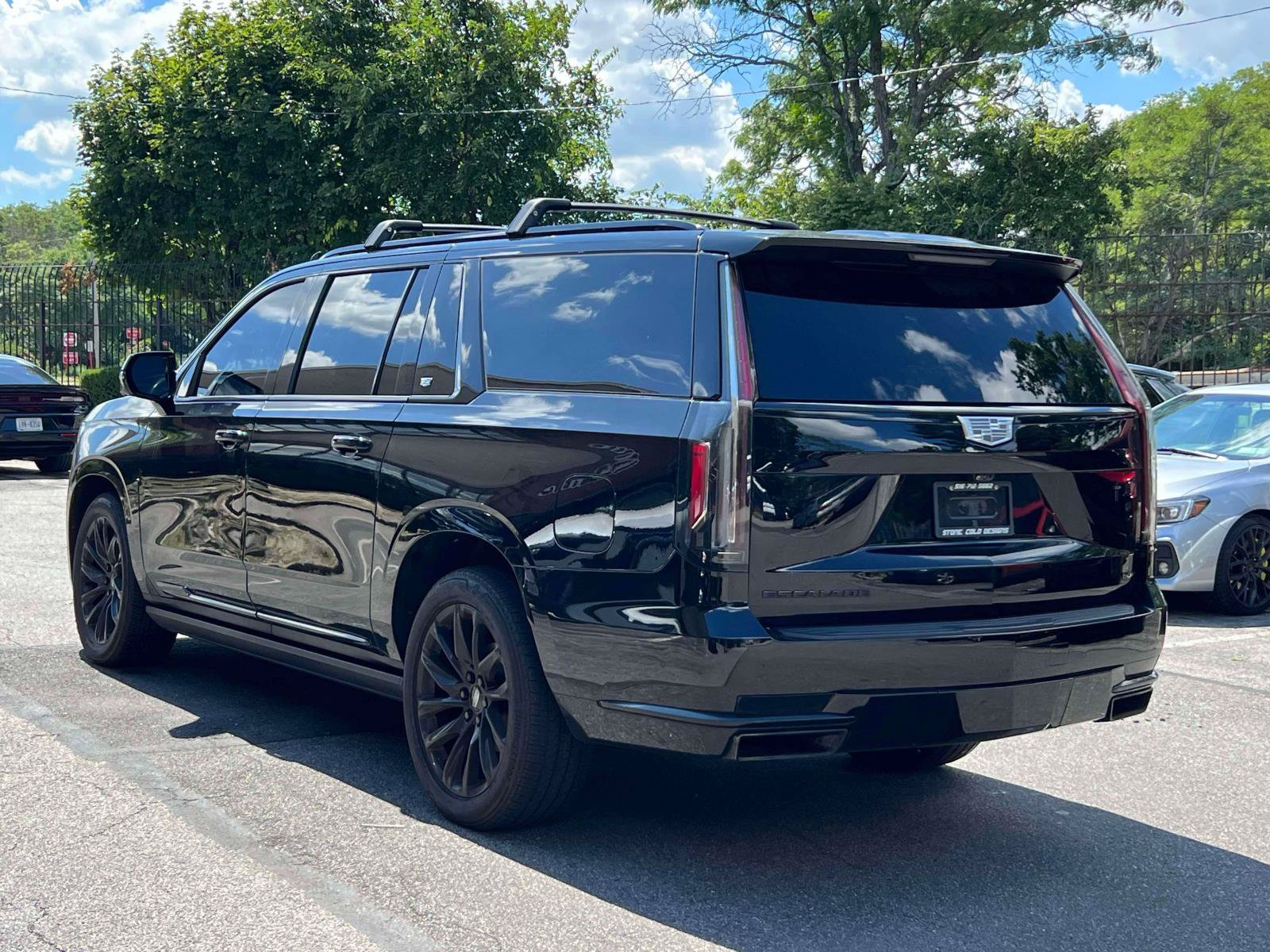 Used 2021 Cadillac Escalade ESV Sport Platinum w/ LPO, ONYX Package AWD/4WD image 6