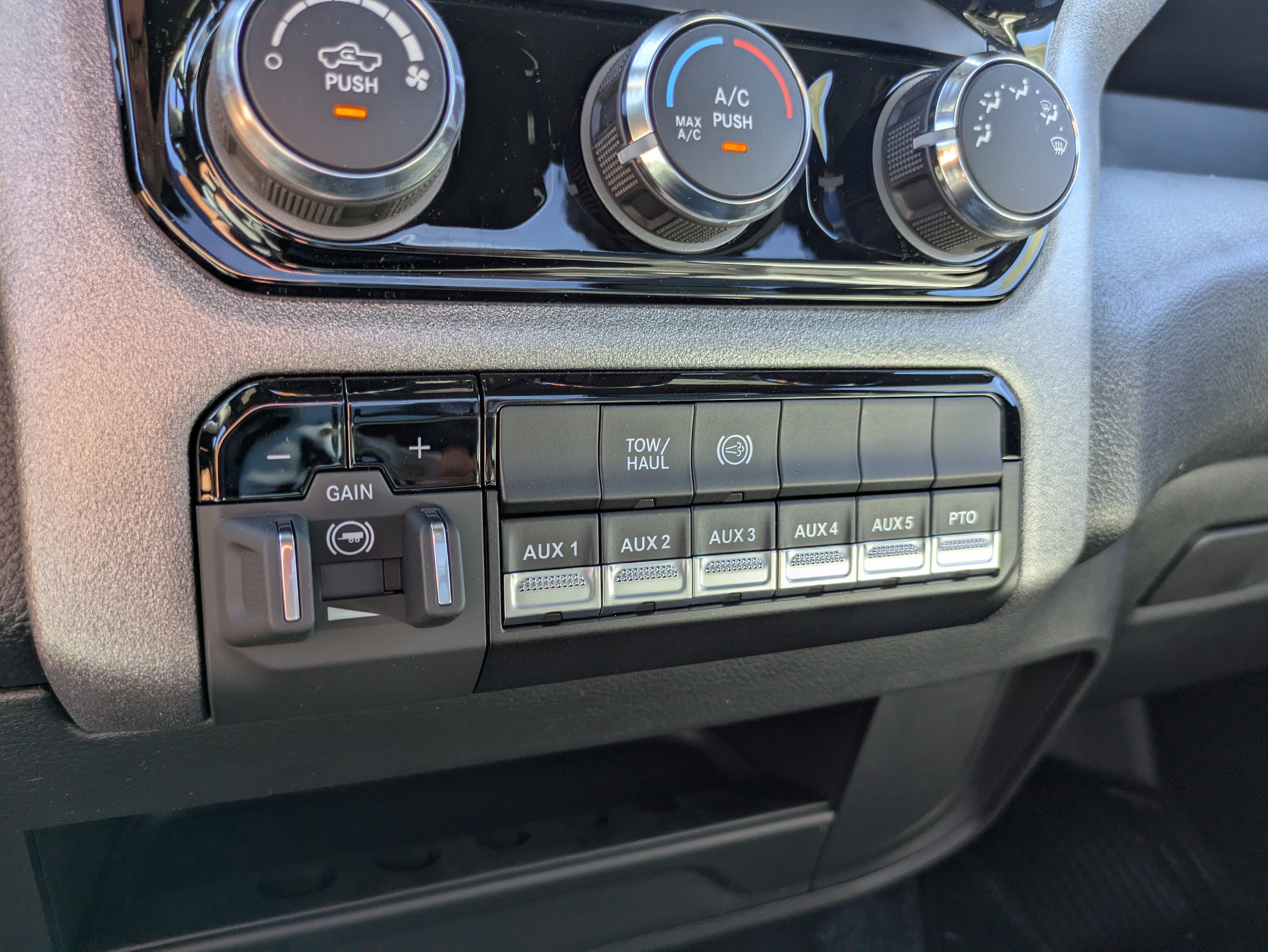 New 2026 RAM 3500 Tradesman w/ Chrome Appearance Group image 11