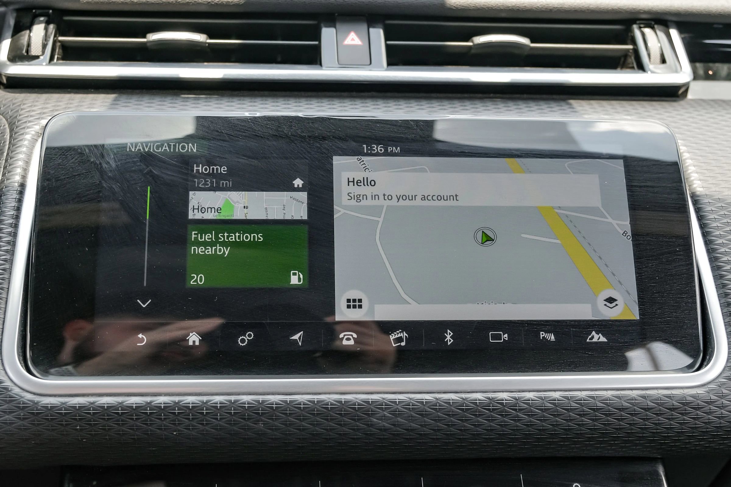 Used 2018 Land Rover Range Rover Velar R-Dynamic SE image 22