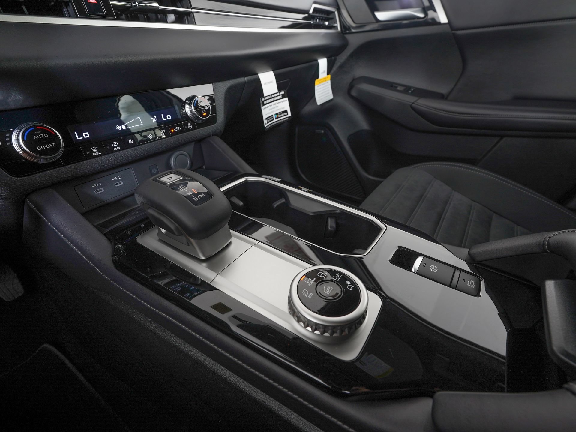 New 2026 Mitsubishi Outlander LE FWD image 14