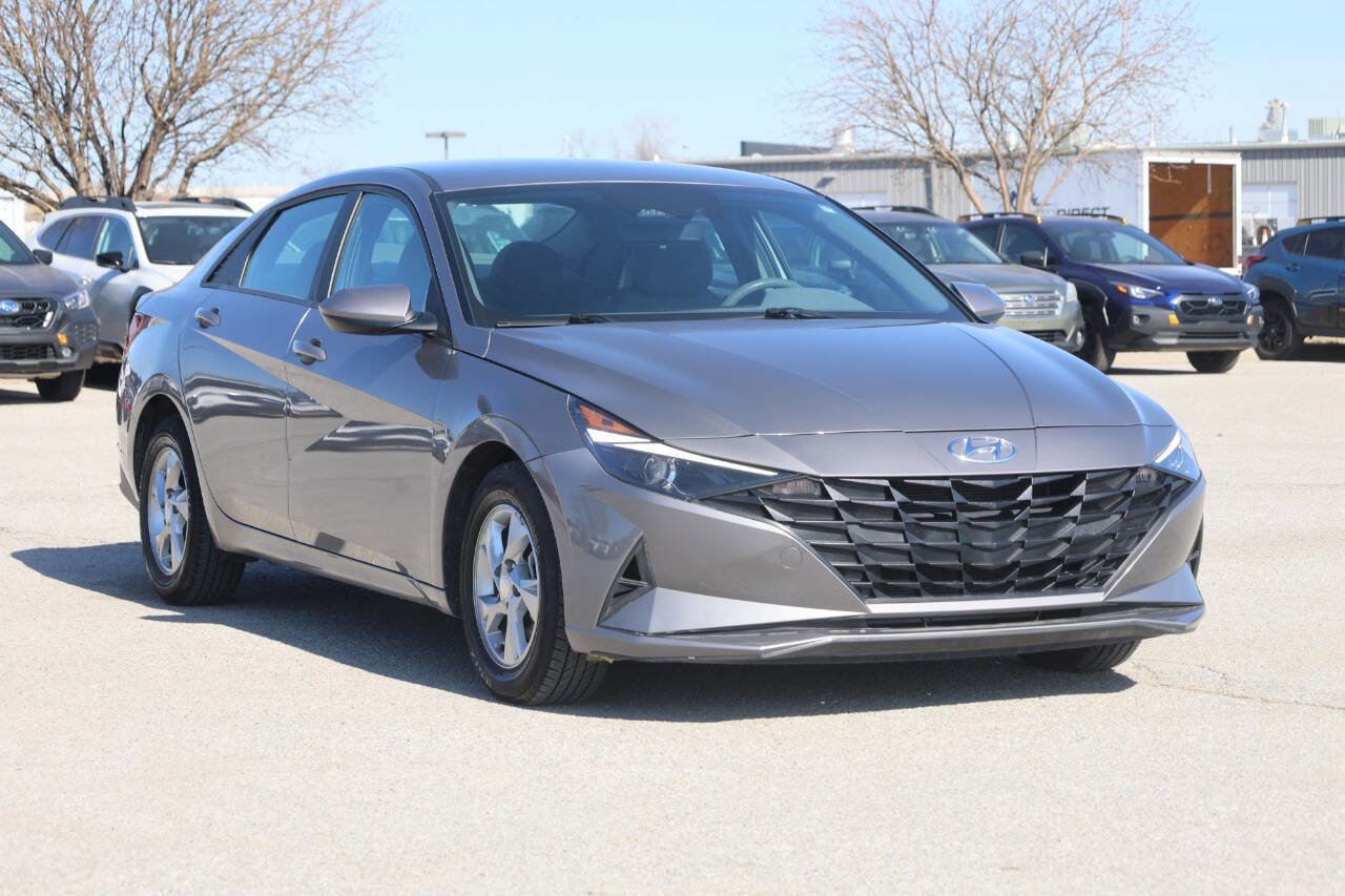 Used 2023 Hyundai Elantra SE FWD image 4
