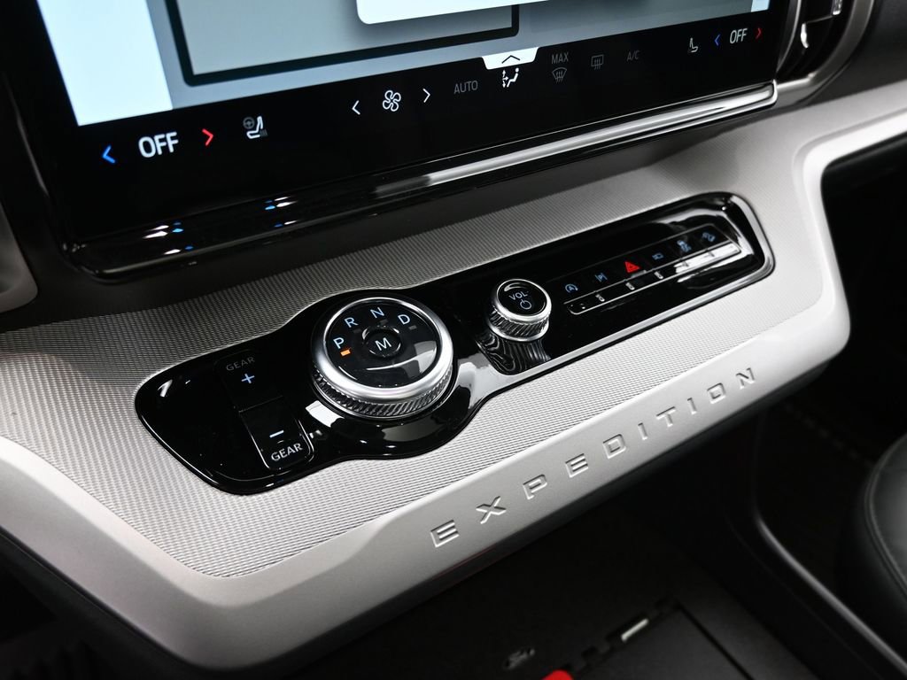 New 2026 Ford Expedition Active image 16