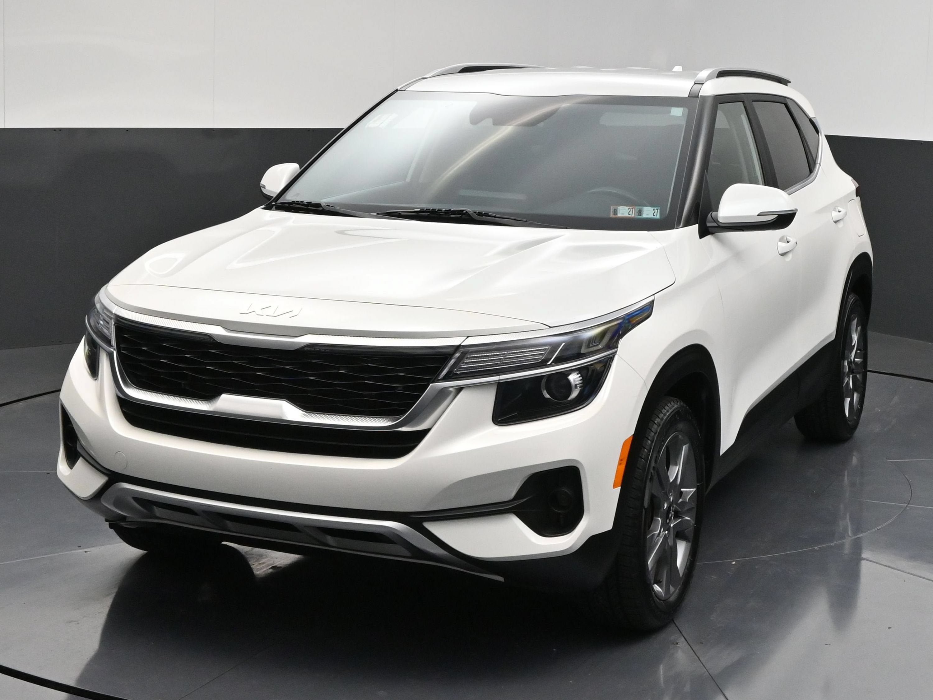 Used 2023 Kia Seltos S w/ Navigation Package FWD image 4