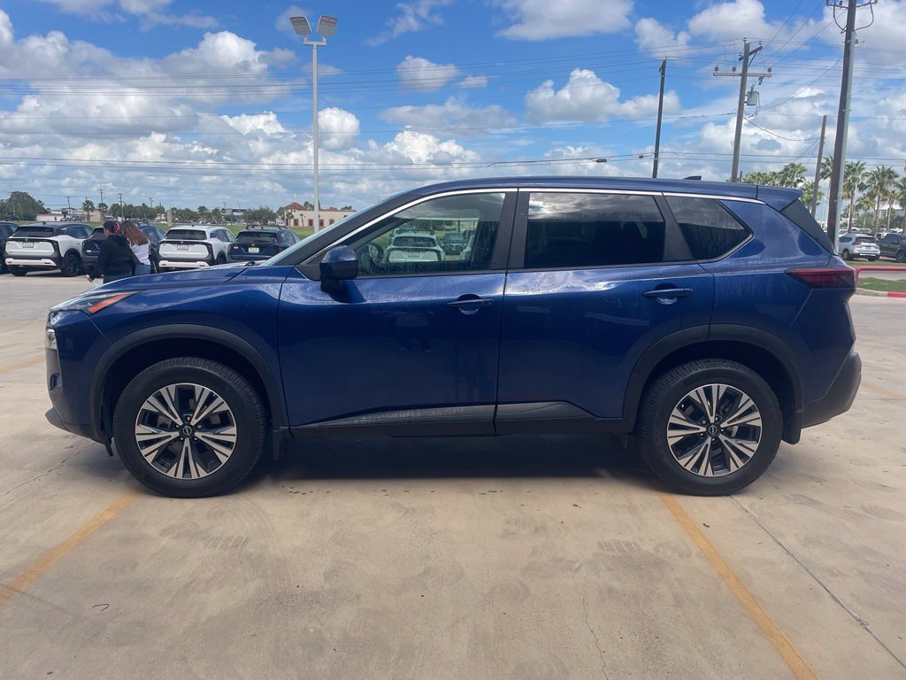 Used 2023 Nissan Rogue SV FWD image 2