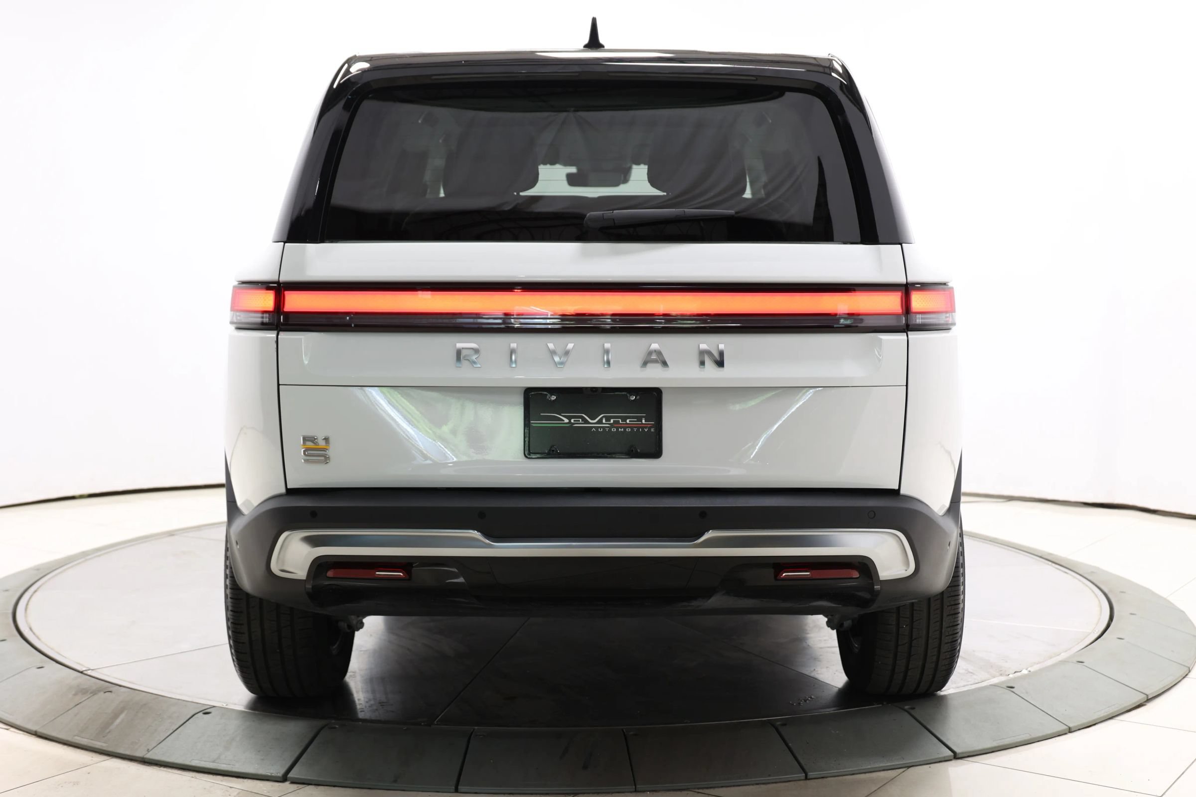 Used 2024 Rivian R1S Adventure Quad AWD/4WD image 72