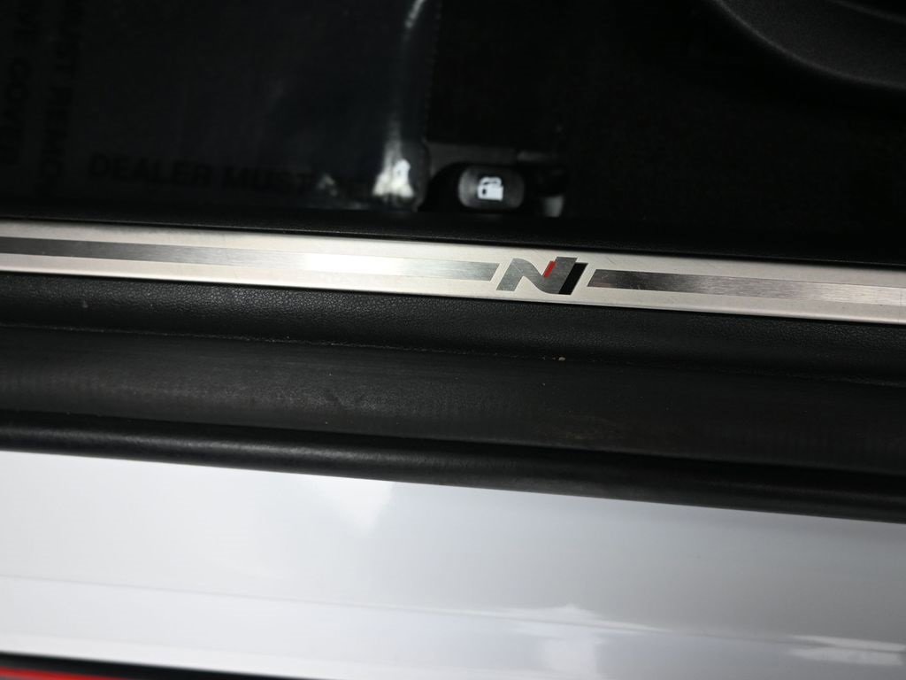Used 2025 Hyundai Elantra N Base image 22
