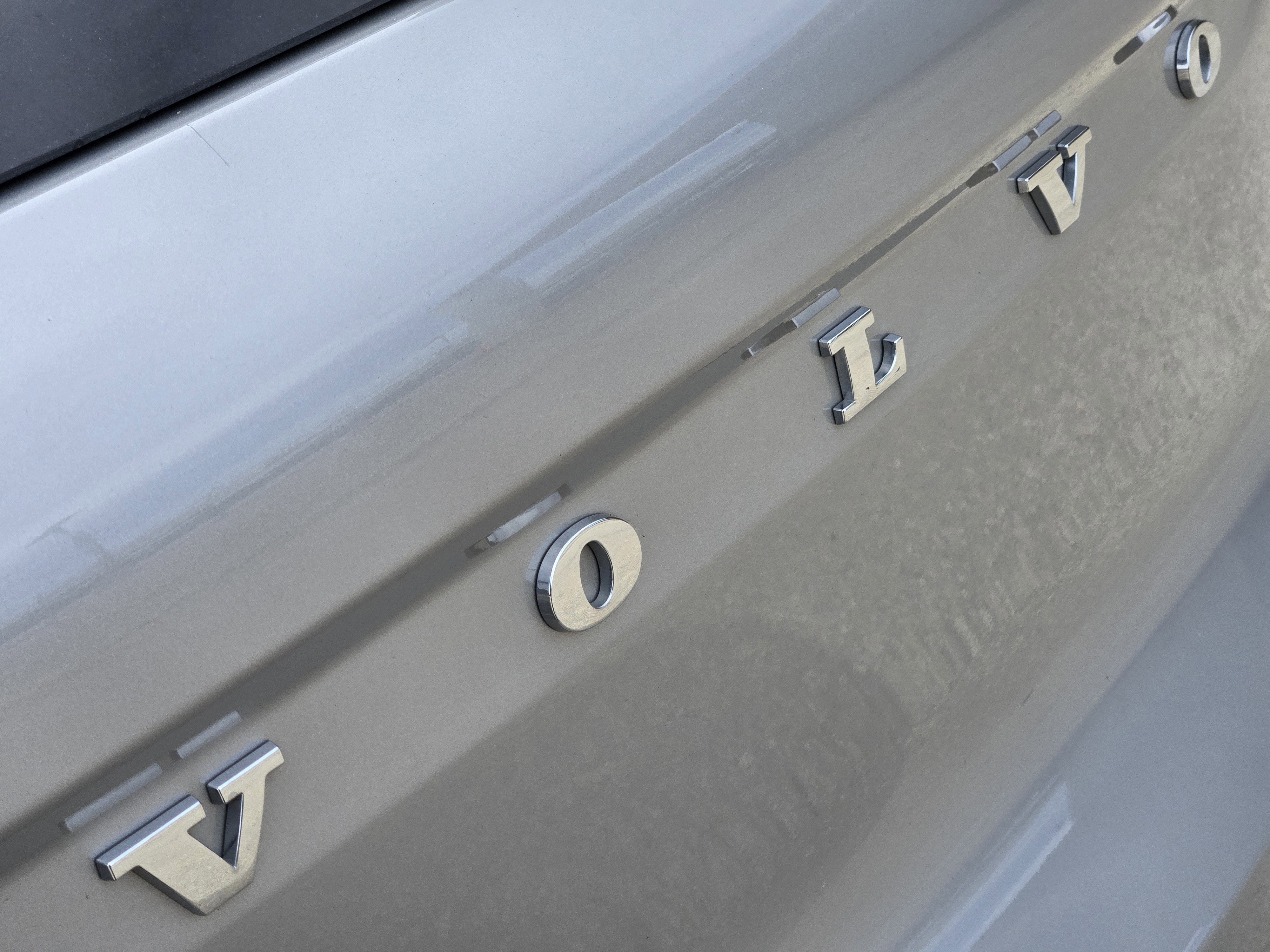 Used 2025 Volvo XC40 B5 Plus image 13