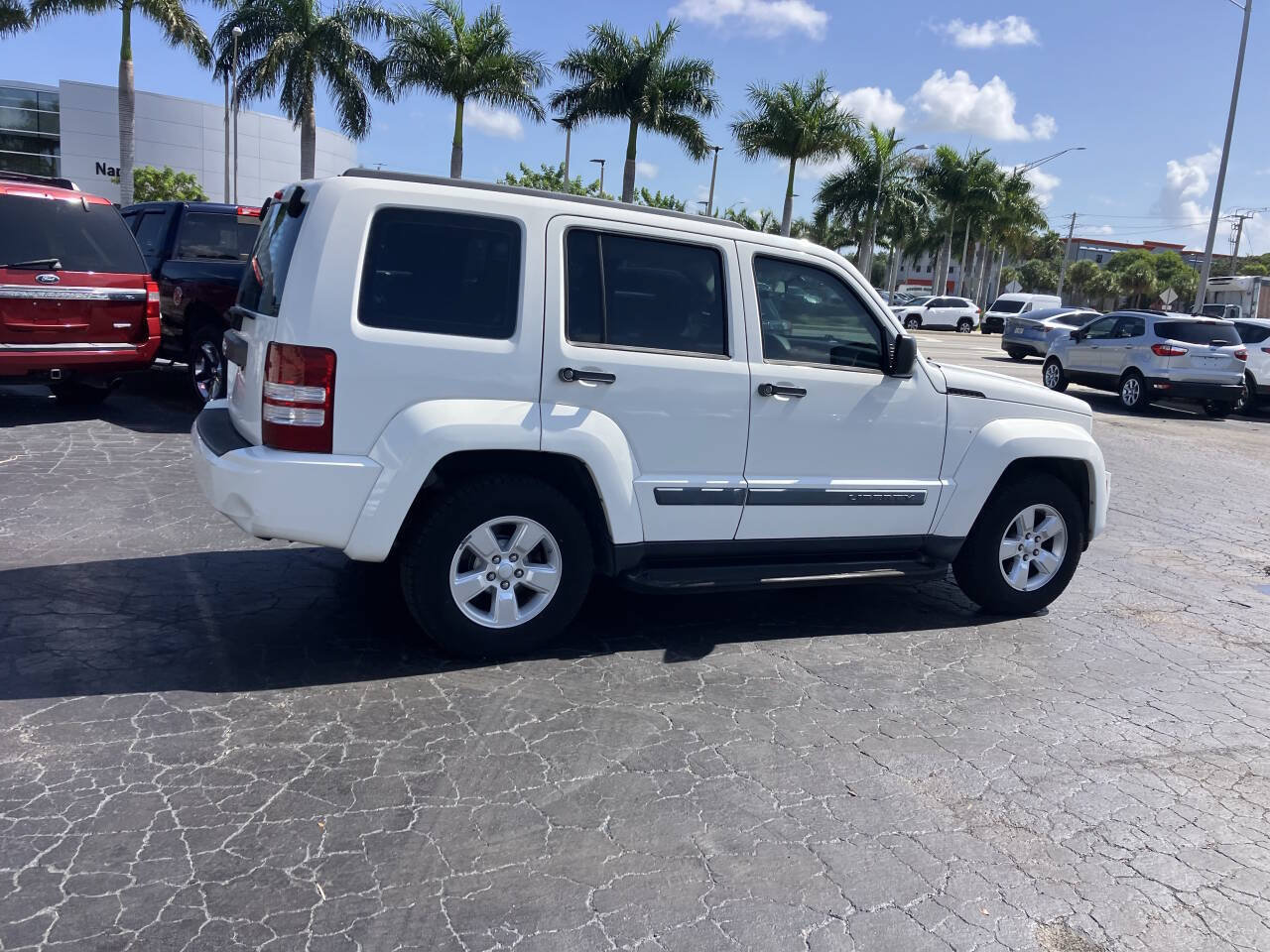 Used 2009 Jeep Liberty Sport RWD image 3