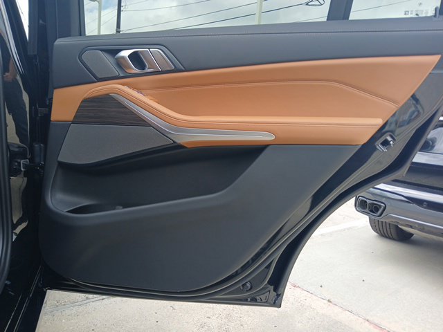 New 2027 BMW X7 xDrive40i w/ Premium Package AWD/4WD image 9