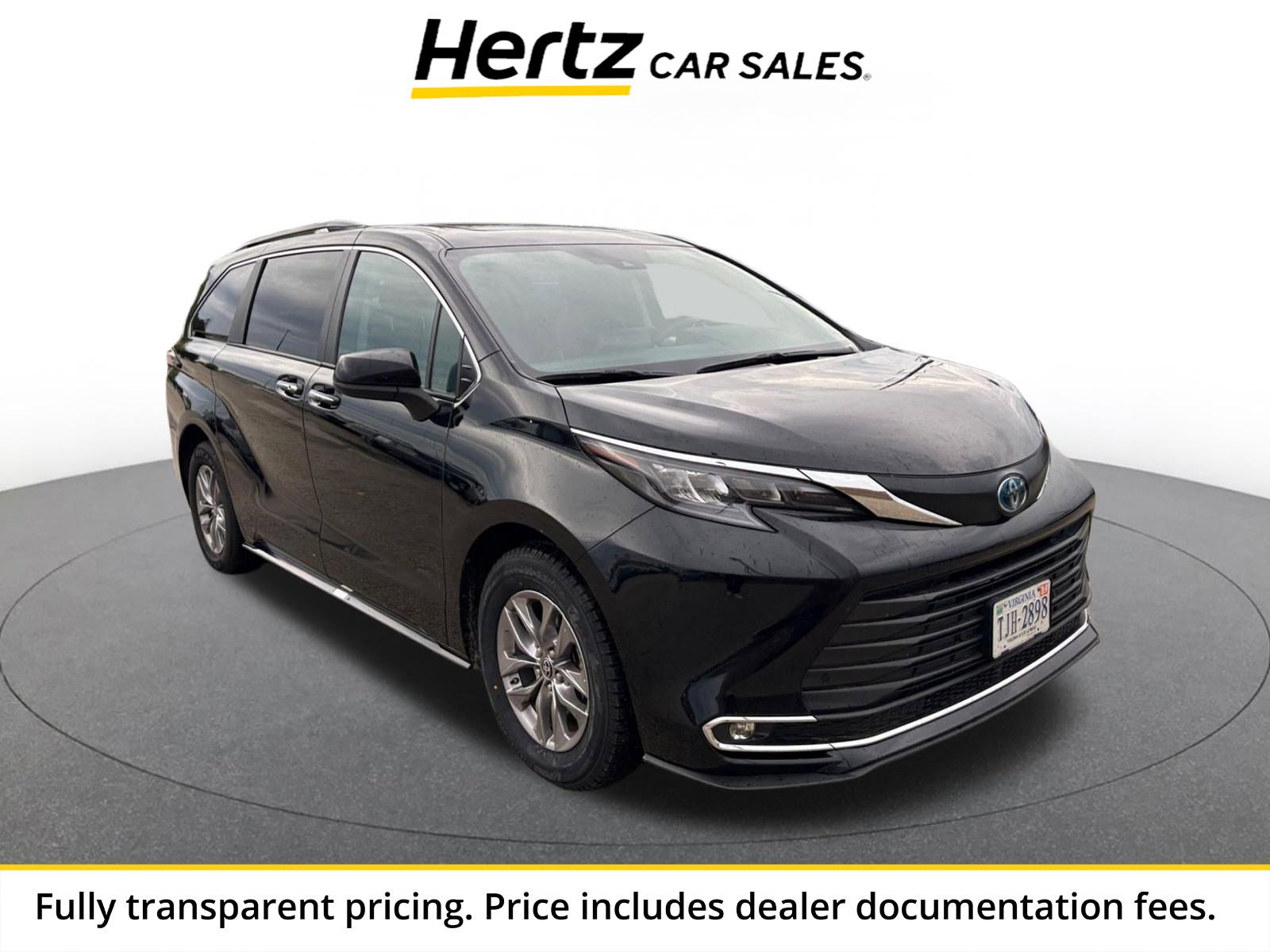 Used 2024 Toyota Sienna XLE FWD image 1