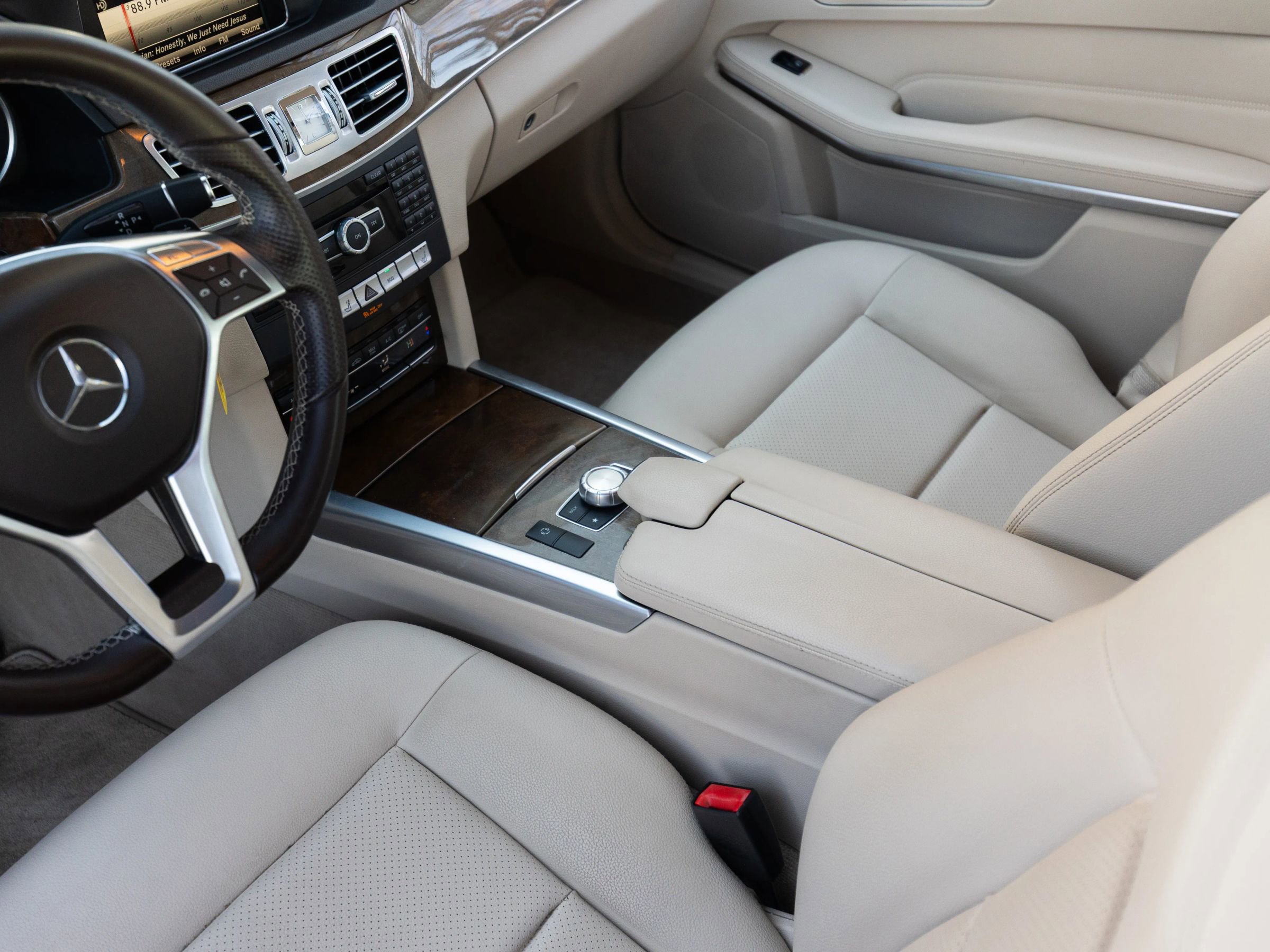 Used 2014 Mercedes-Benz E 350 4MATIC Sedan image 30