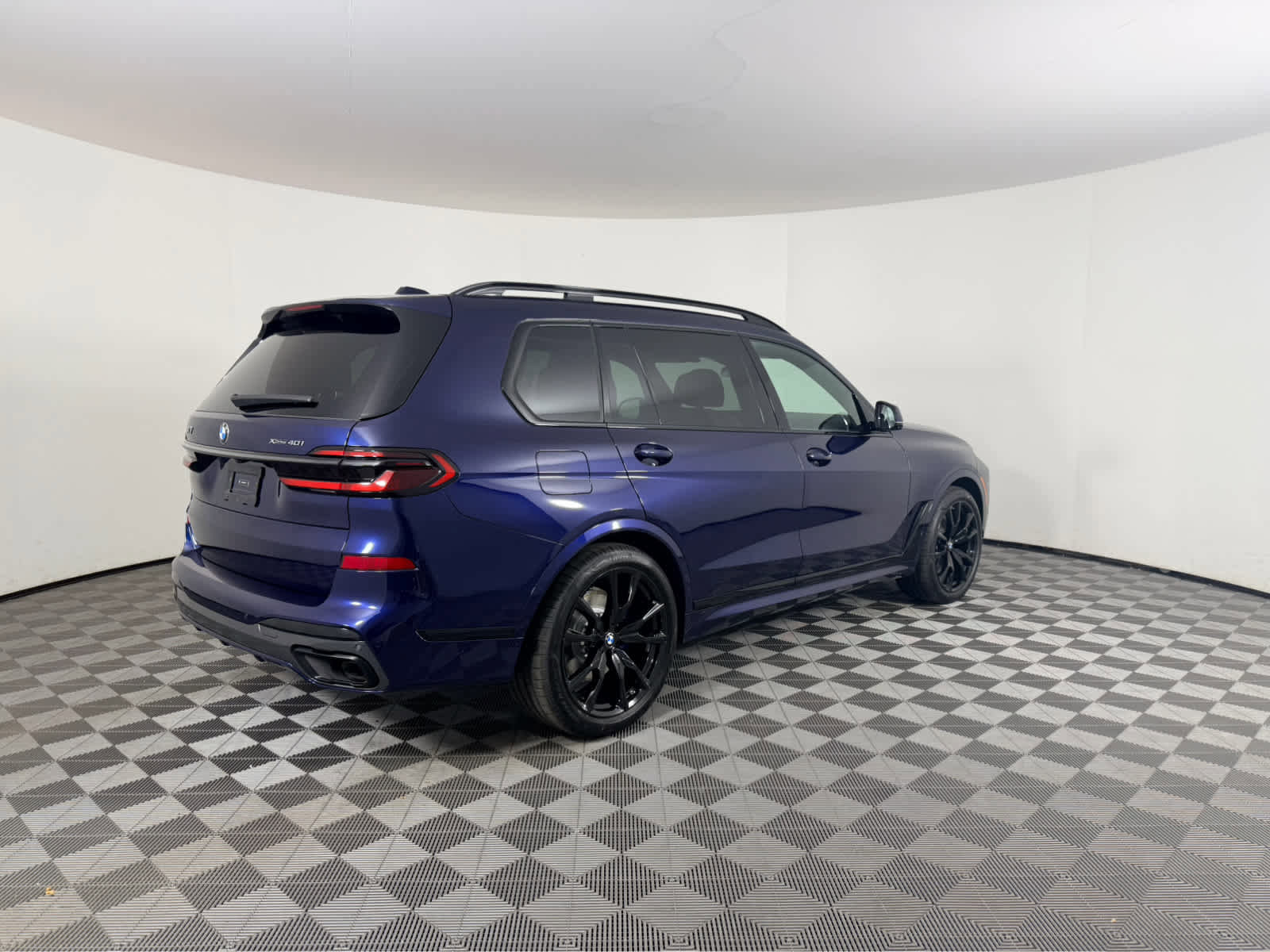 New 2026 BMW X7 xDrive40i w/ M Sport Package AWD/4WD image 4