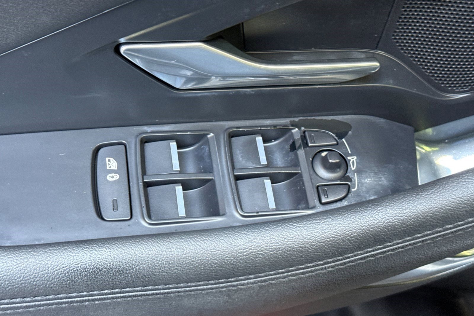 Used 2019 Jaguar E-PACE S AWD/4WD image 13