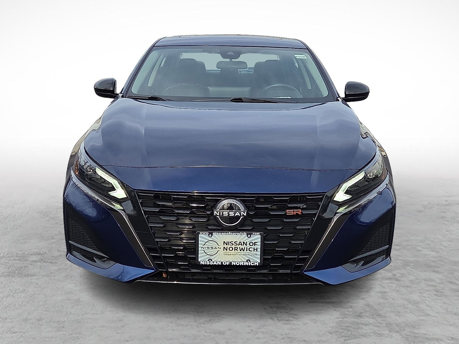 Used 2023 Nissan Altima 2.5 SR w/ SR Premium Package image 2