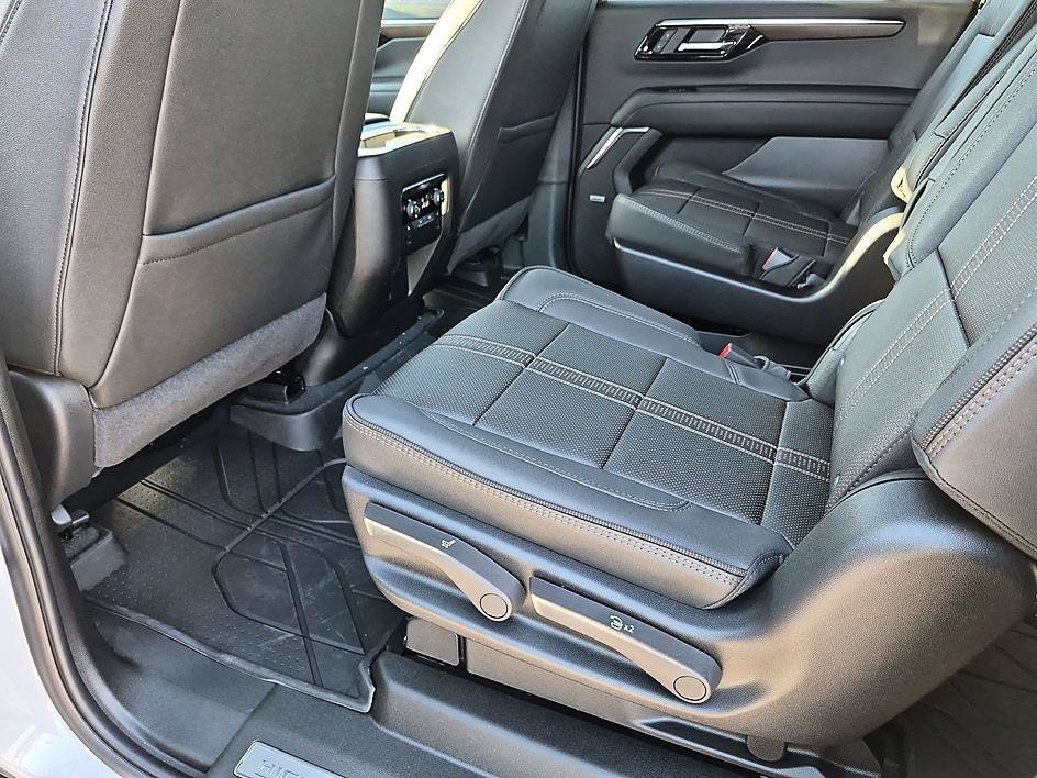 New 2026 Chevrolet Suburban High Country AWD/4WD image 30