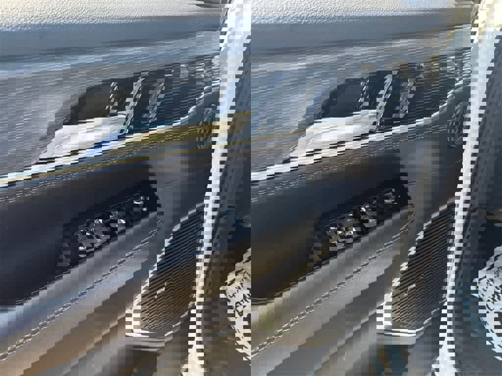 Used 2023 Jeep Wagoneer Series III w/ Preferred Equipment Group image 11