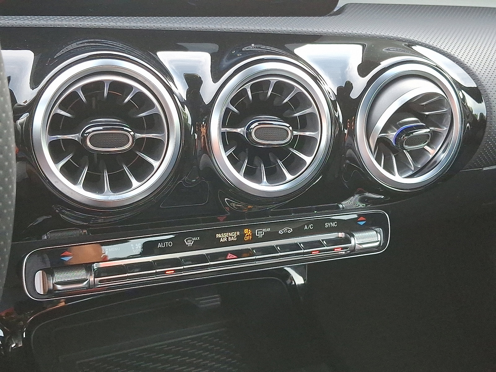 Certified 2025 Mercedes-Benz CLA 250 4MATIC image 16