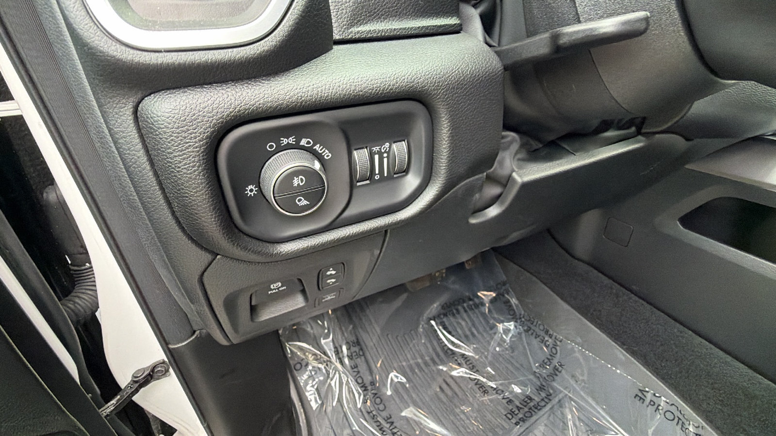 Used 2025 RAM 1500 Big Horn AWD/4WD image 24
