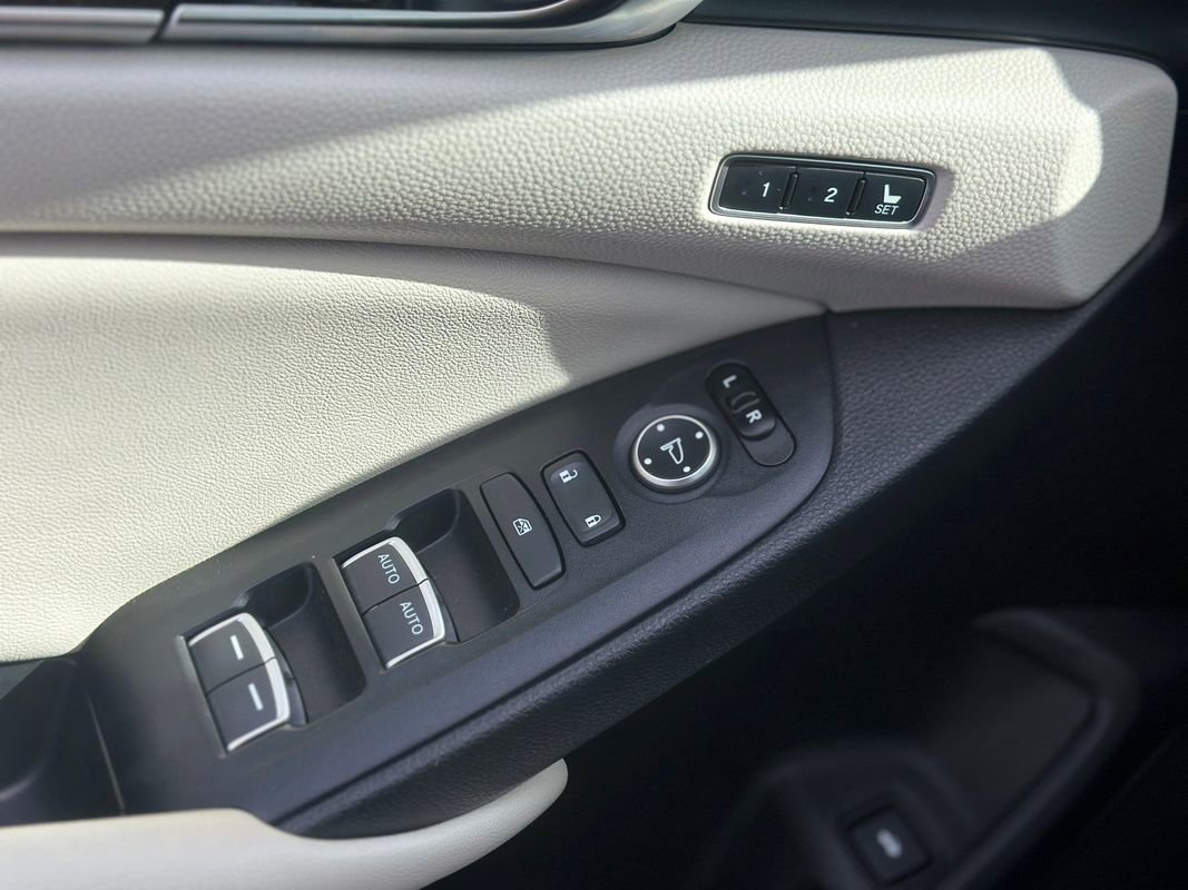 Used 2019 Honda Accord Touring image 31
