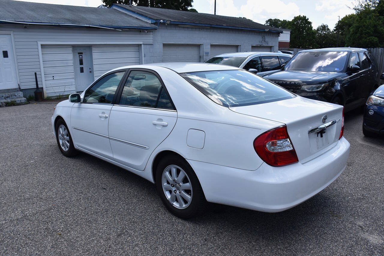 Used 2004 Toyota Camry XLE w/ VSC & Side Airbag Pkg FWD image 5
