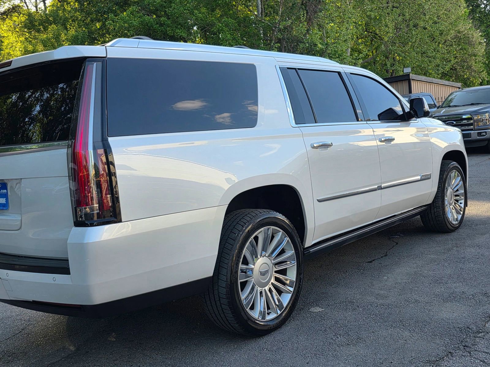 Used 2016 Cadillac Escalade ESV Platinum RWD image 39