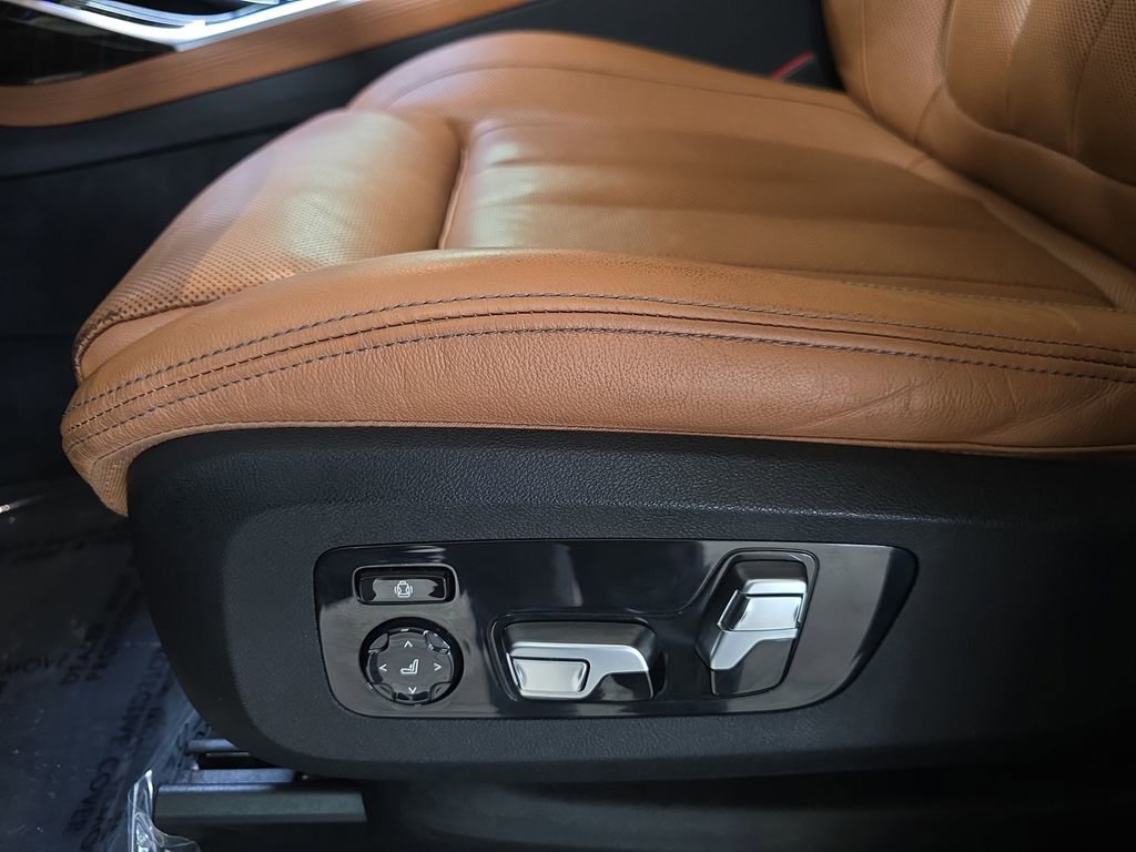 Used 2021 BMW X7 xDrive40i w/ M Sport Package AWD/4WD image 28