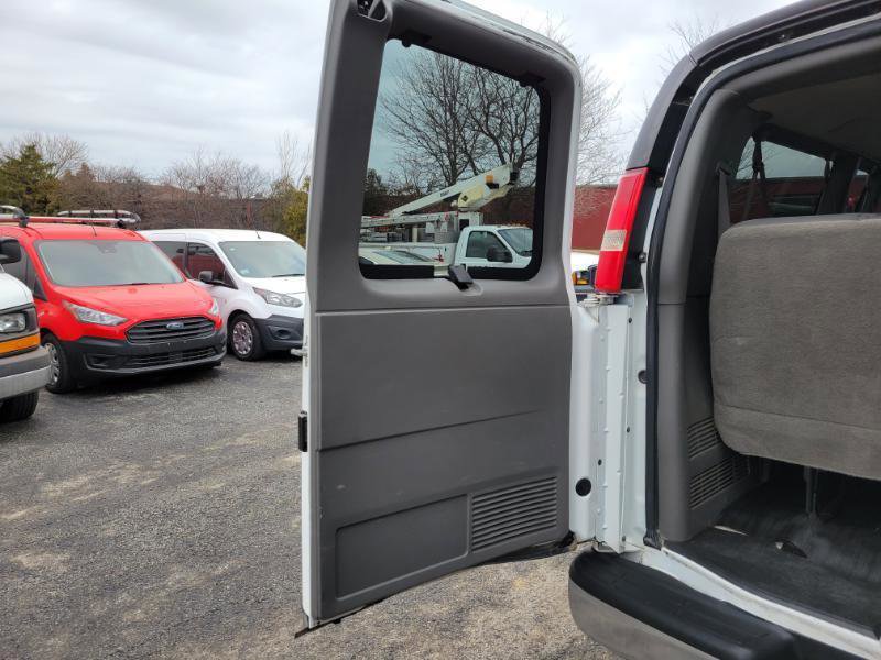 Used 2015 Chevrolet Express 3500 LS RWD image 45