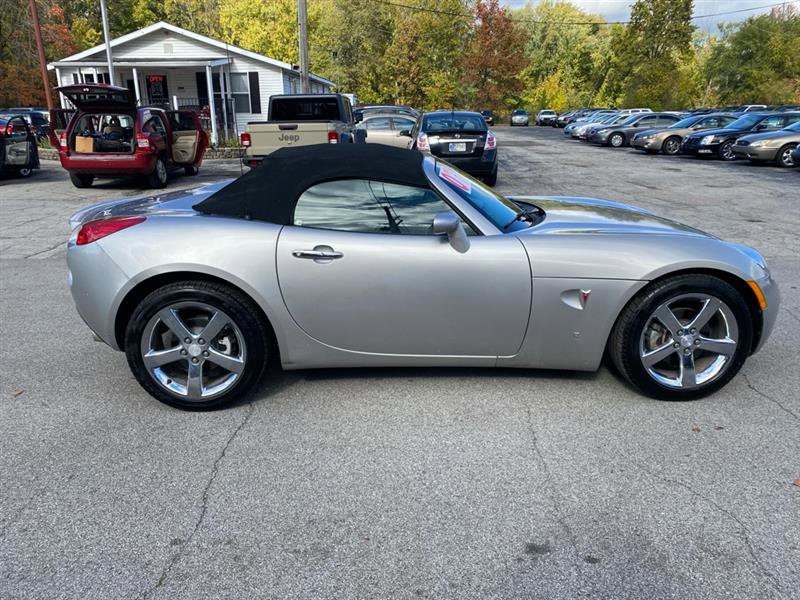 Used 2007 Pontiac Solstice Convertible w/ Premium Package image 4