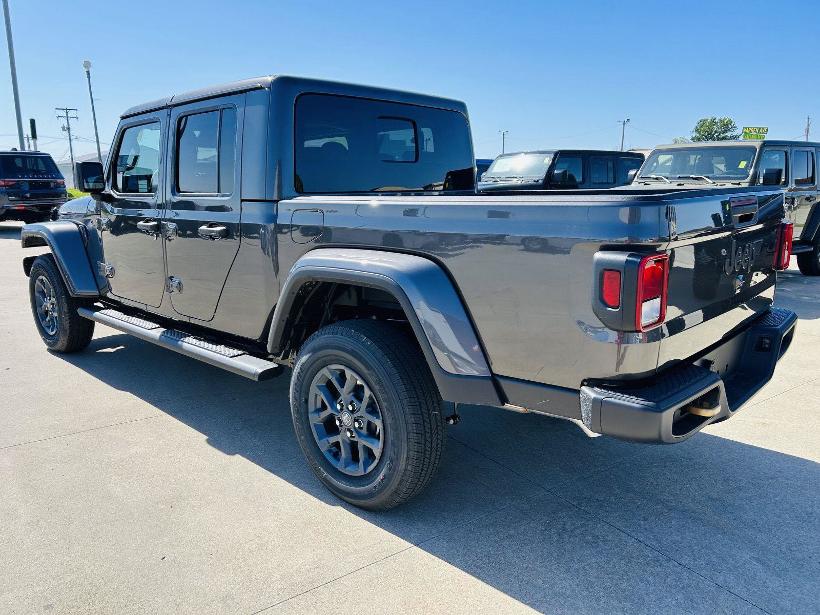 New 2026 Jeep Gladiator Sport AWD/4WD image 35