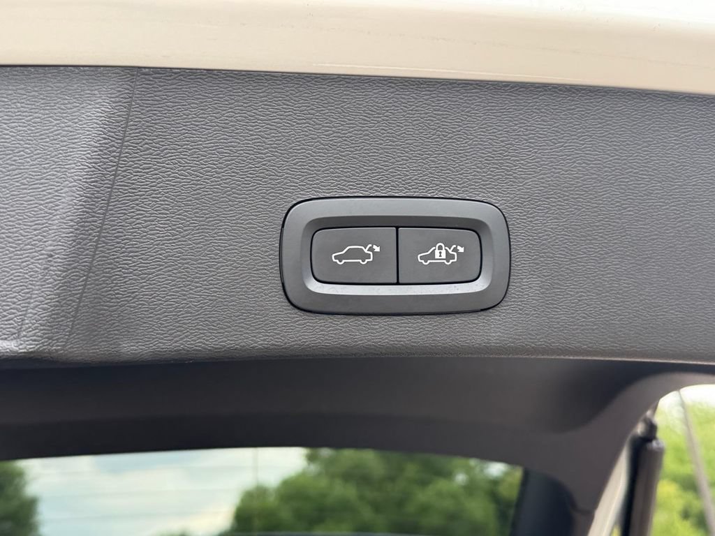 Certified 2023 Volvo XC40 Recharge Ultimate w/ Protection Package Premier AWD/4WD image 6