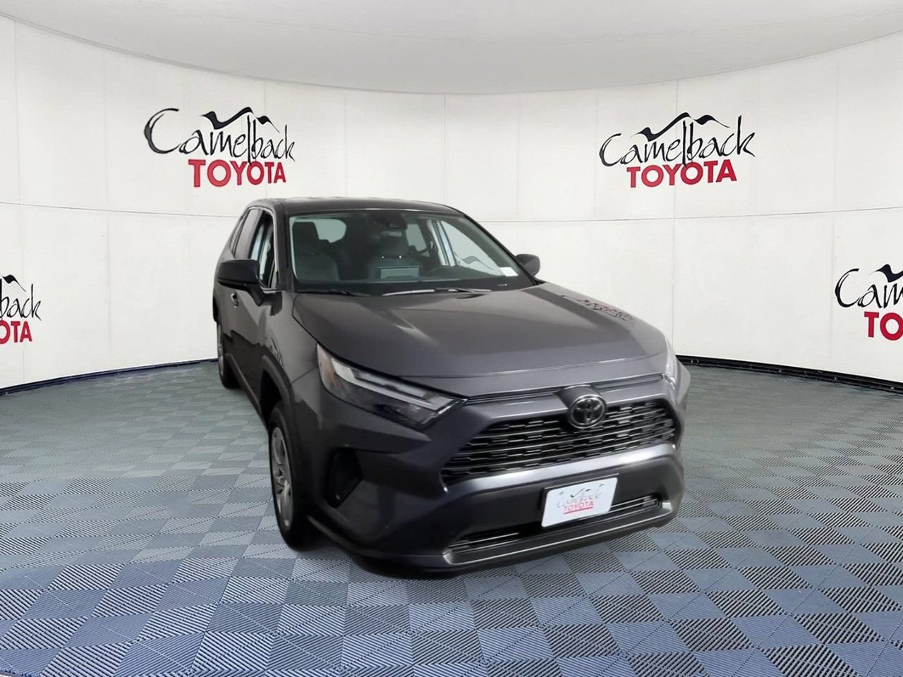 Used 2025 Toyota RAV4 LE AWD/4WD image 4