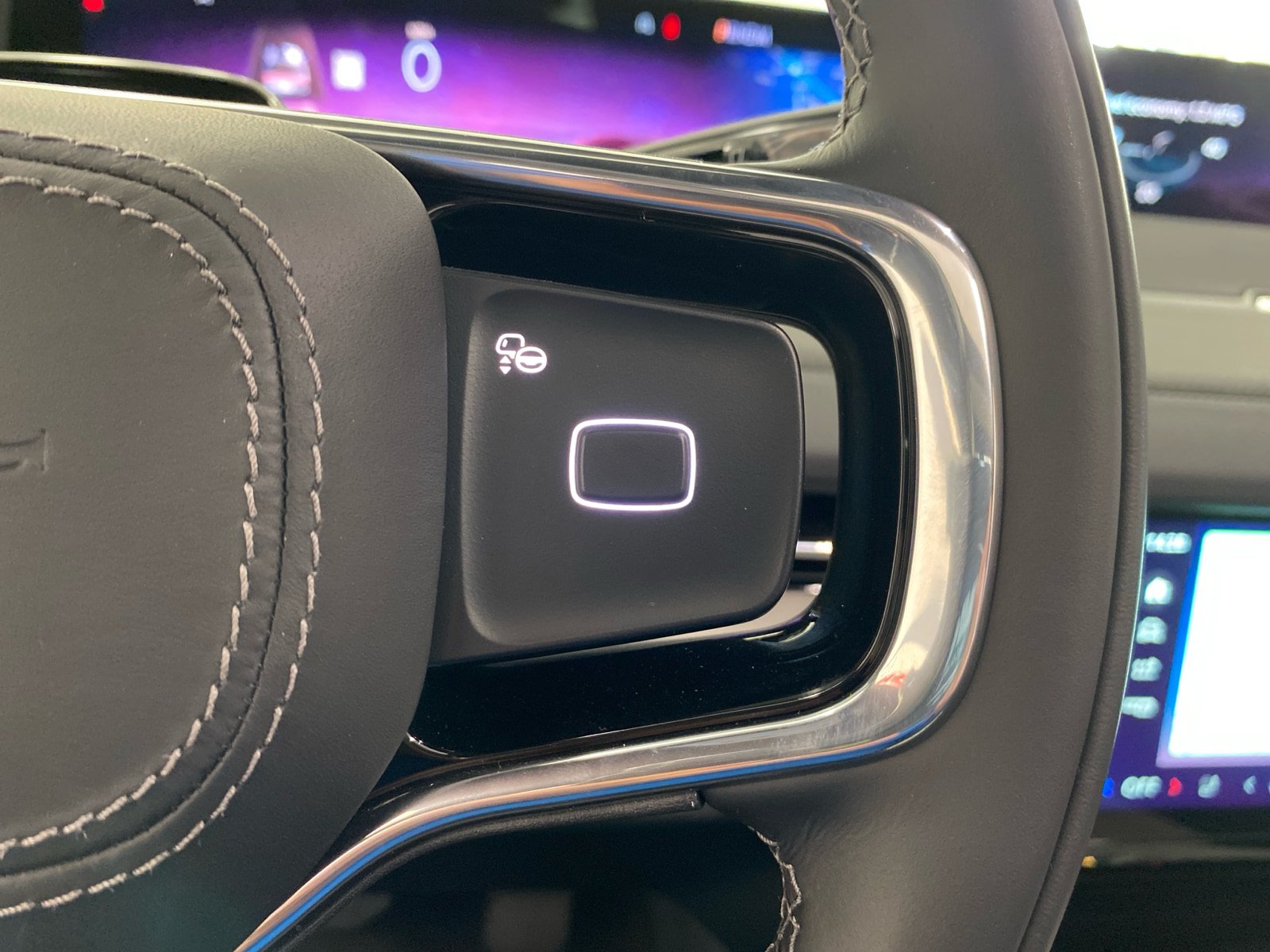 New 2025 Lincoln Navigator Reserve w/ Jet Appearance Package AWD/4WD image 24