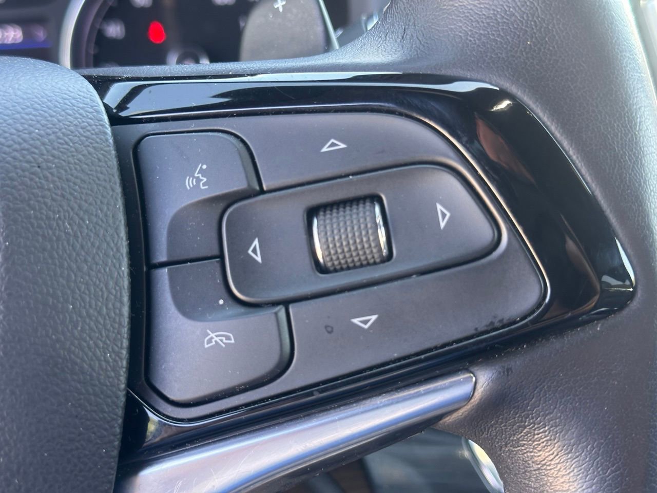 Used 2023 Buick Enclave Essence w/ Sport Touring Edition image 32