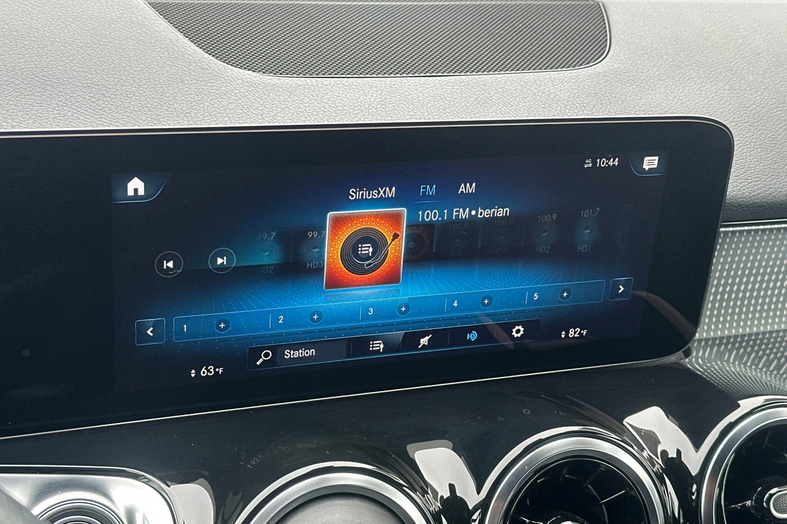 Certified 2022 Mercedes-Benz GLB 250 4MATIC image 18