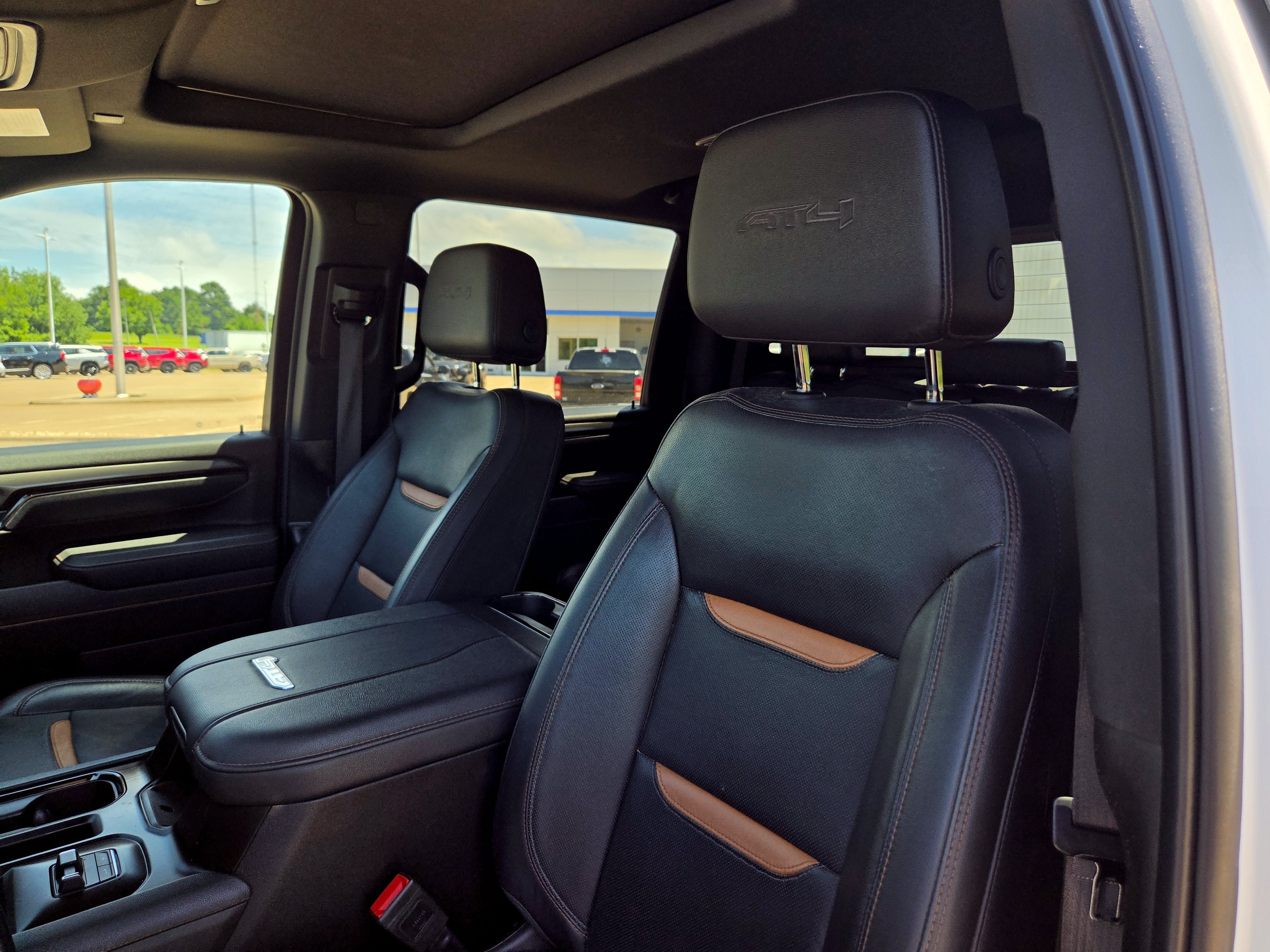 Used 2025 GMC Sierra 2500 AT4 w/ AT4 Premium Plus Package AWD/4WD image 20
