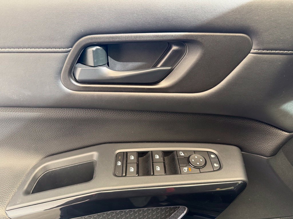 Used 2024 Nissan Pathfinder SV AWD/4WD image 13